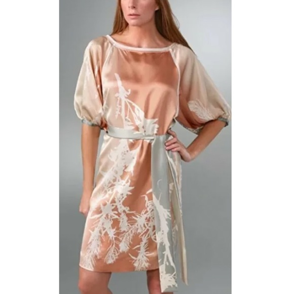 Diane Von Furstenberg Dresses & Skirts - DIANE VON FURSTENBERG / SILK DEENA DRESS